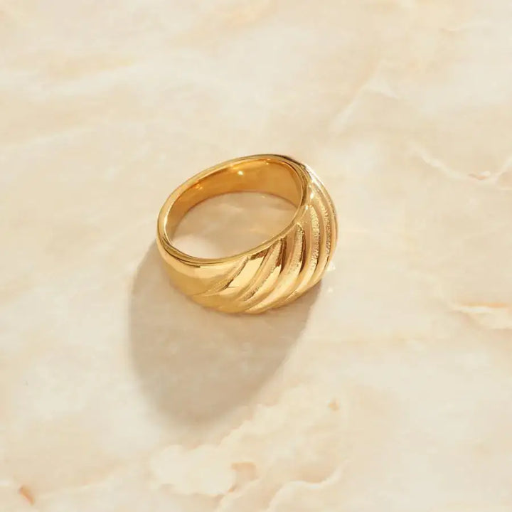 Neri Crescent Ring